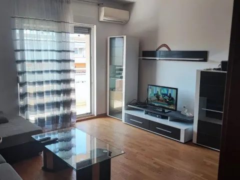 Izdavanje, dvosoban stan, 75m², City Kvart, Podgorica - image 2