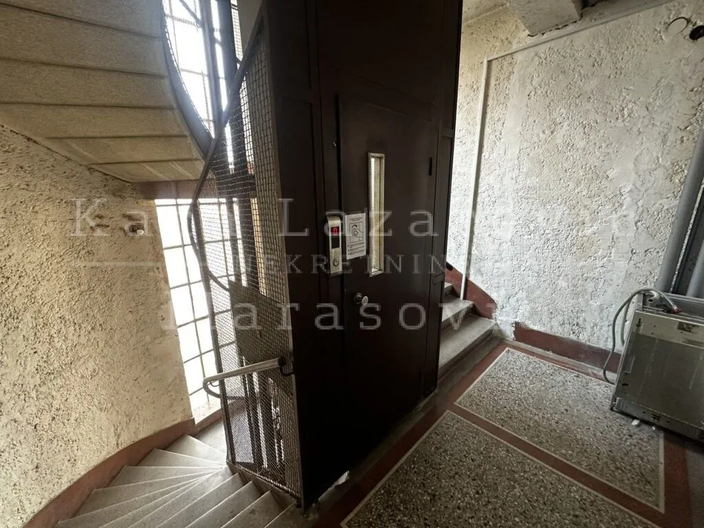 Izdavanje, dvosoban stan, 71m², Savski Venac, Beograd