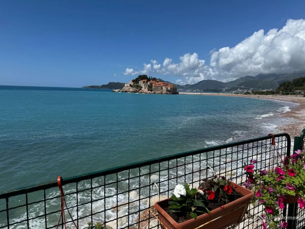 Prodaja, četvorosoban stan, 95m², Sveti Stefan, Budva