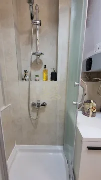 Tuš kabina sa ugradnom nišom i slavinom. - image 6