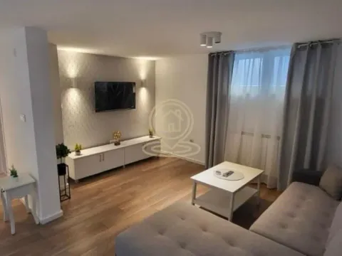 Rent, two bedroom apartment, 50m², Južni Bulevar, Vračar Sve Podlokacije - image 2