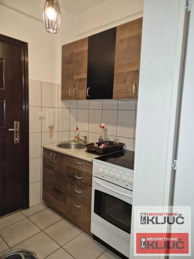 Izdavanje, garsonjera, 25m², Grbavica, Novi Sad Sve Podlokacije