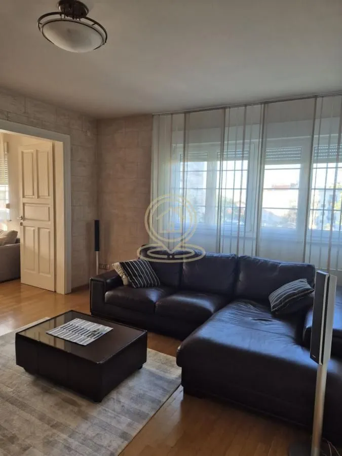 Izdavanje, četvorosoban stan, 106m², Kalenić Pijaca, Vračar Sve Podlokacije