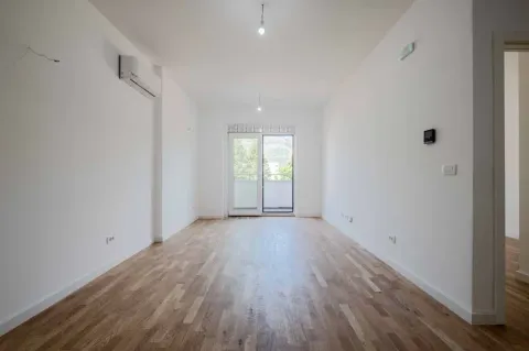 Prodaja, dvosoban stan, 65m², Centar, Bar - image 8