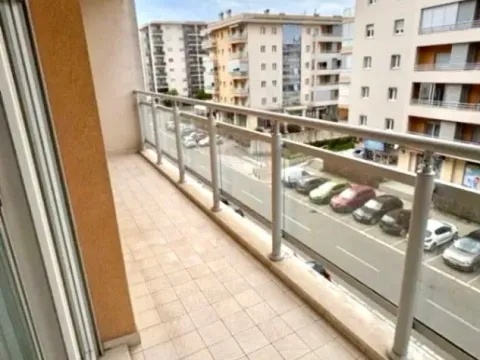 Izdavanje, jednosoban stan, 55m², City Kvart, Podgorica - image 12