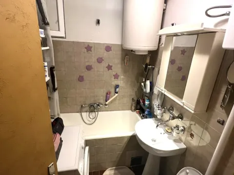 Rent, two bedroom apartment, 60m², Blok 6, Podgorica - image 8