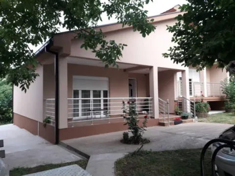 Izdavanje, kuća, 120m², Kokoti, Podgorica - image 6
