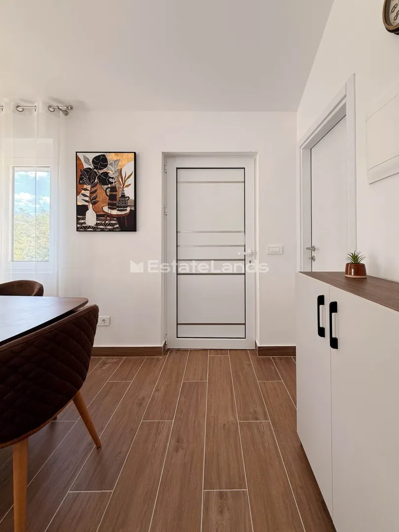 Izdavanje, dvosoban stan, 85m², Kalimanj, Tivat