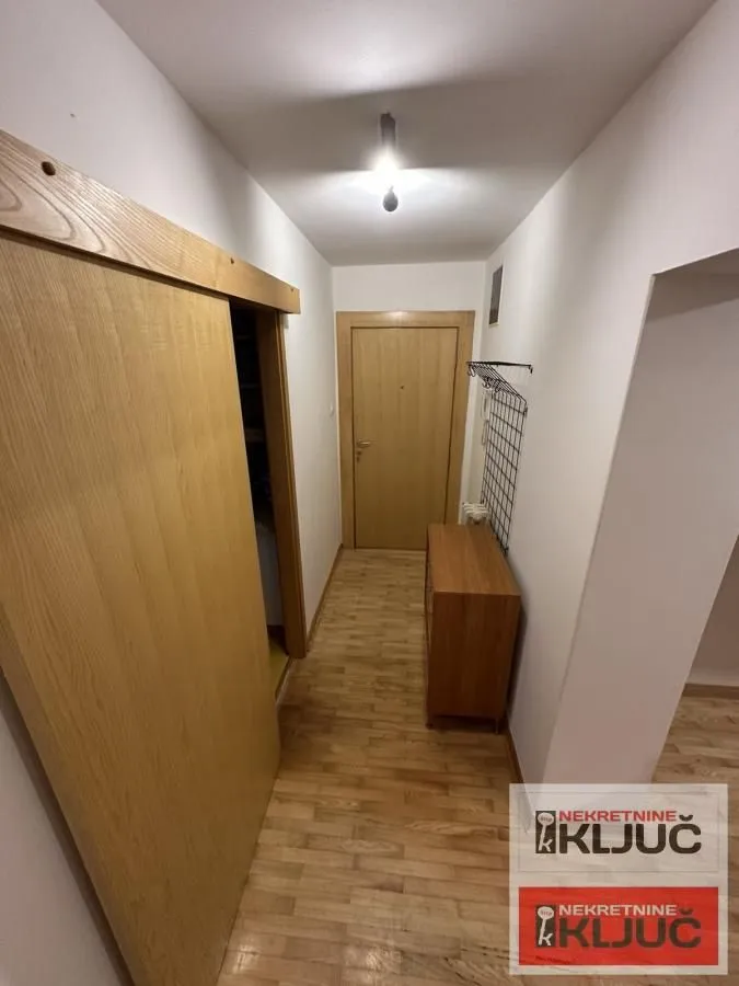 Izdavanje, dvosoban stan, 59m², Centar, Novi Sad