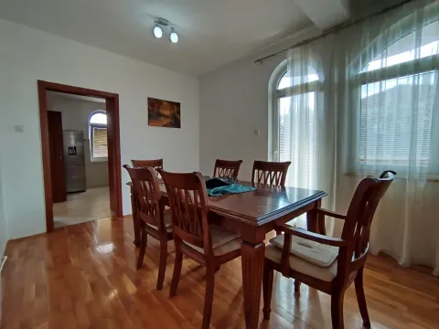 Izdavanje, kuća, 160m², Tološi, Podgorica - image 5