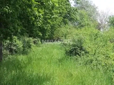 Zemljište in Arnajevo