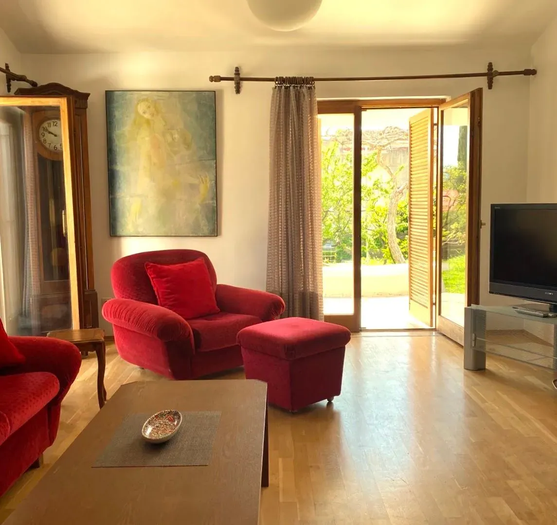 Izdavanje, kuća, 250m², Šušanj, Bar