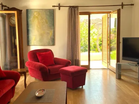 Izdavanje, kuća, 250m², Šušanj, Bar - image 1