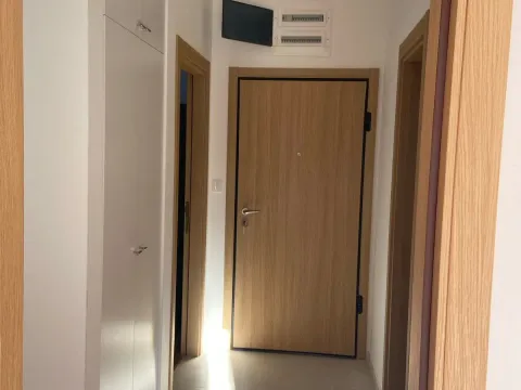 Izdavanje, dvosoban stan, 55m², City Kvart, Podgorica - image 9