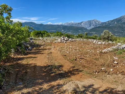 Zemljište sa pogledom na planine. - image 3