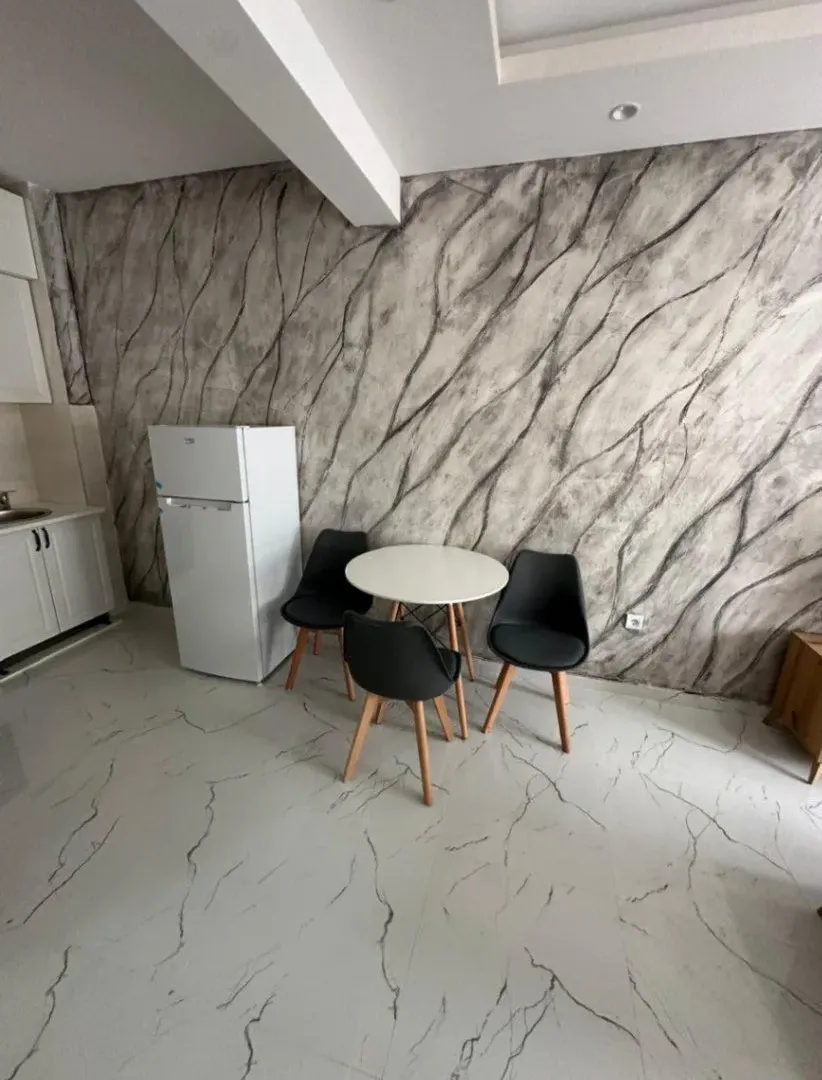 Izdavanje, jednosoban stan, 45m², Lazi, Budva