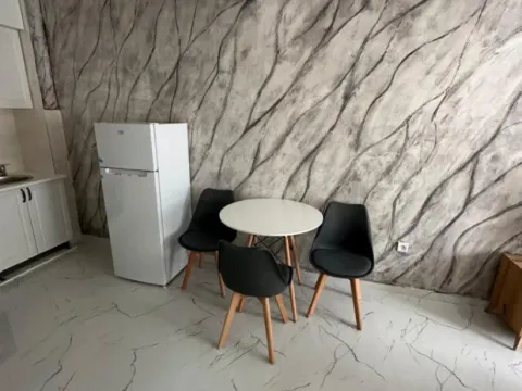 Izdavanje, jednosoban stan, 45m², Lazi, Budva