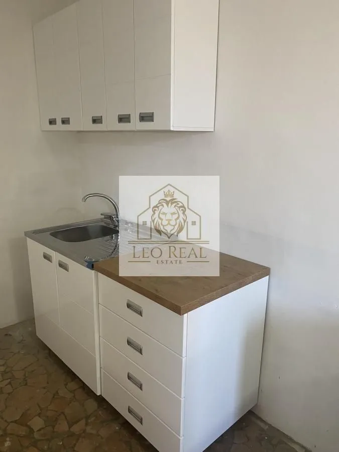 Izdavanje, kuća, 330m², Dobanovci, Surčin