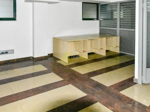 Sale, office space, 303m², Centar, Podgorica - image 18
