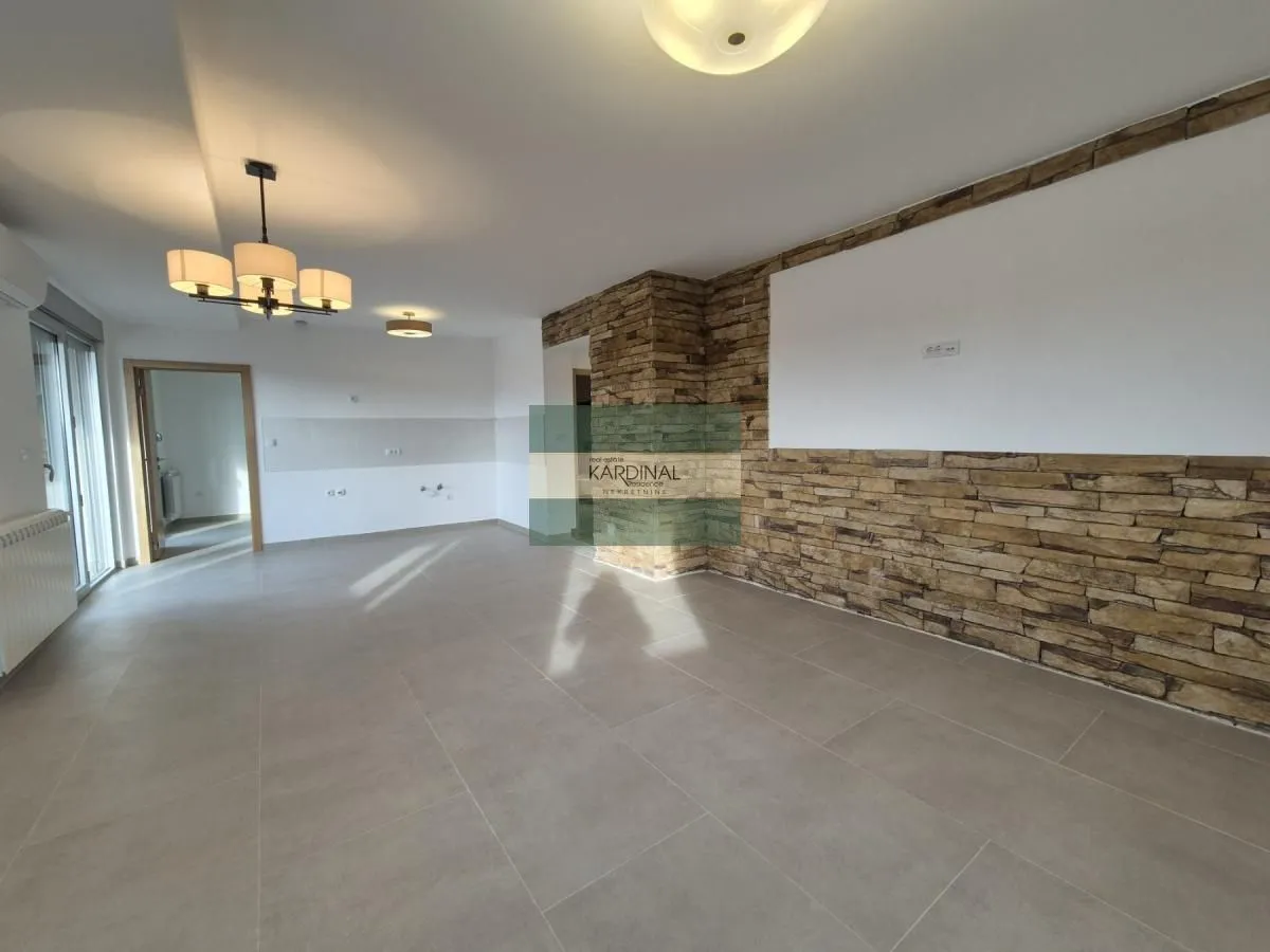 Prodaja, trosoban stan, 95m², Vašarište, Jagodina