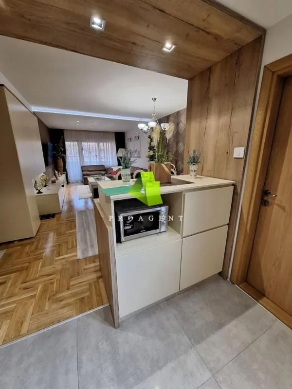 Prodaja, četvorosoban stan, 116m², Medijana, Niš