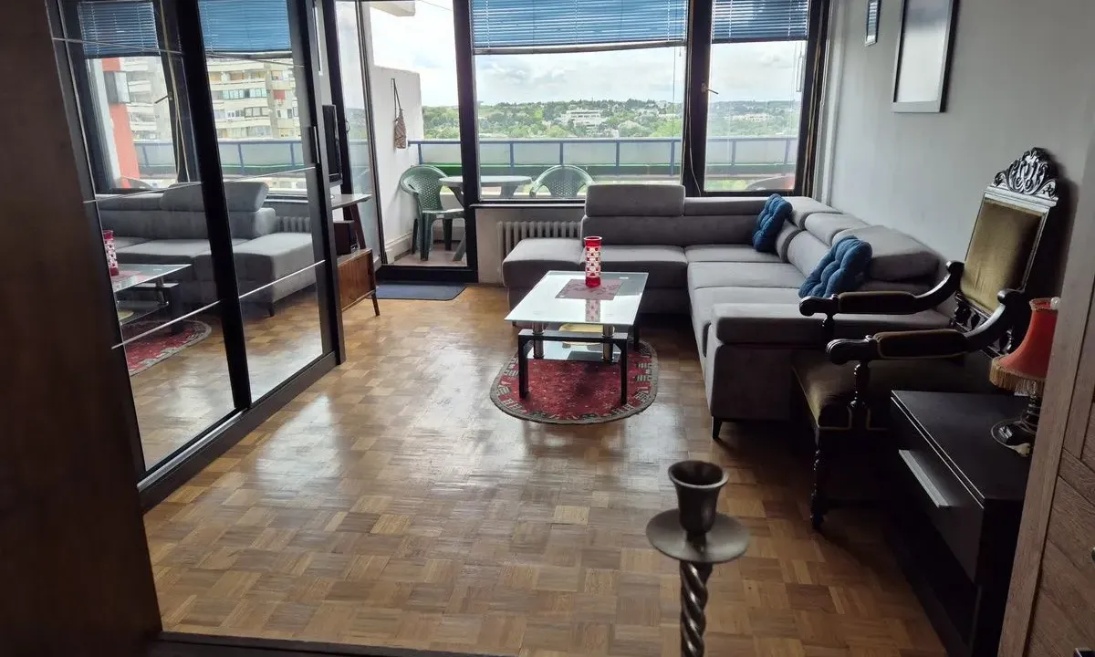 Izdavanje, četvorosoban stan, 110m², Bela Crkva, Srbija