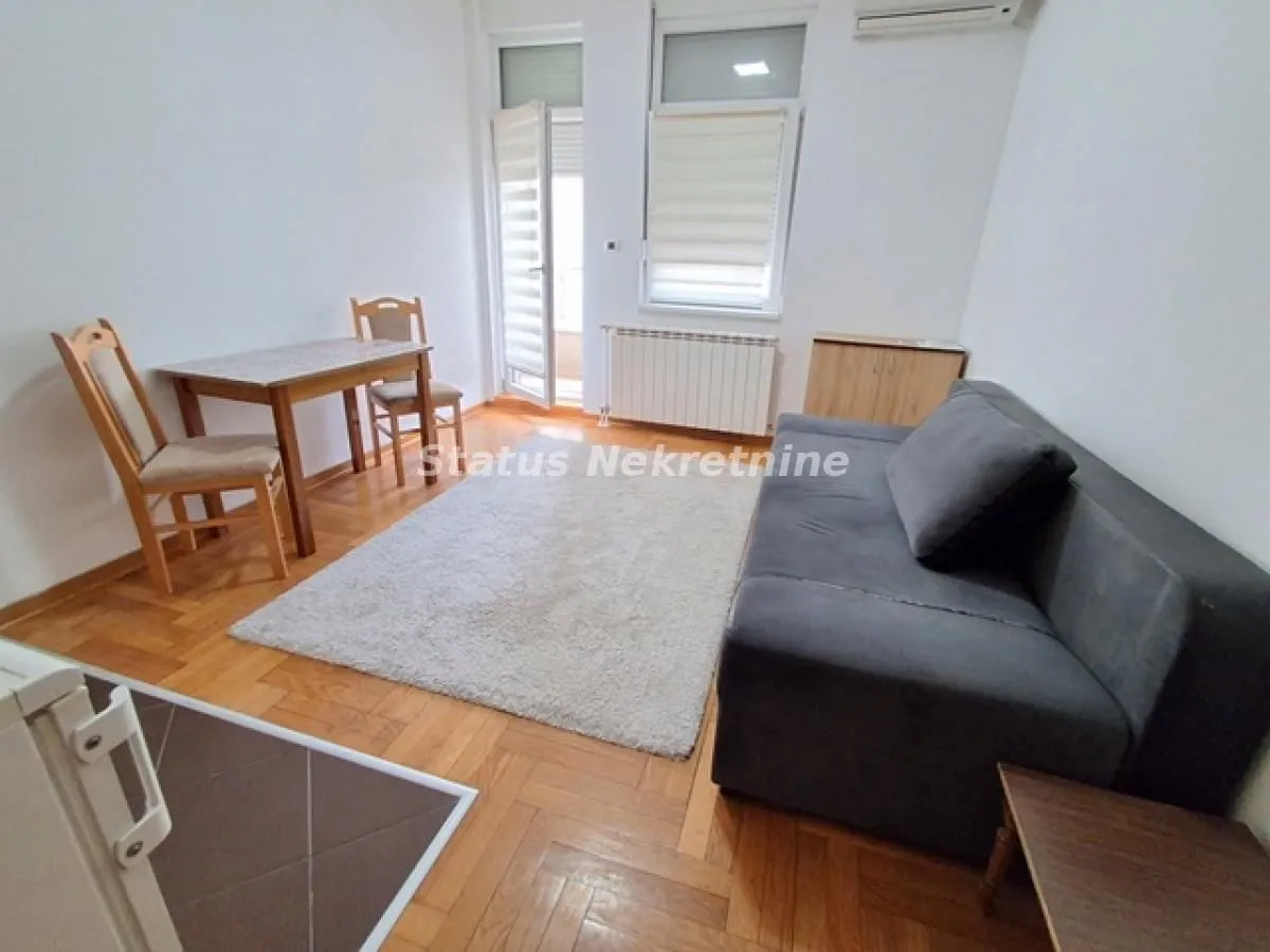 Izdavanje, garsonjera, 25m², Centar, Novi Sad