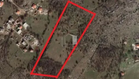 Pogled iz vazduha na zemljište označeno crvenim okvirom. - image 4