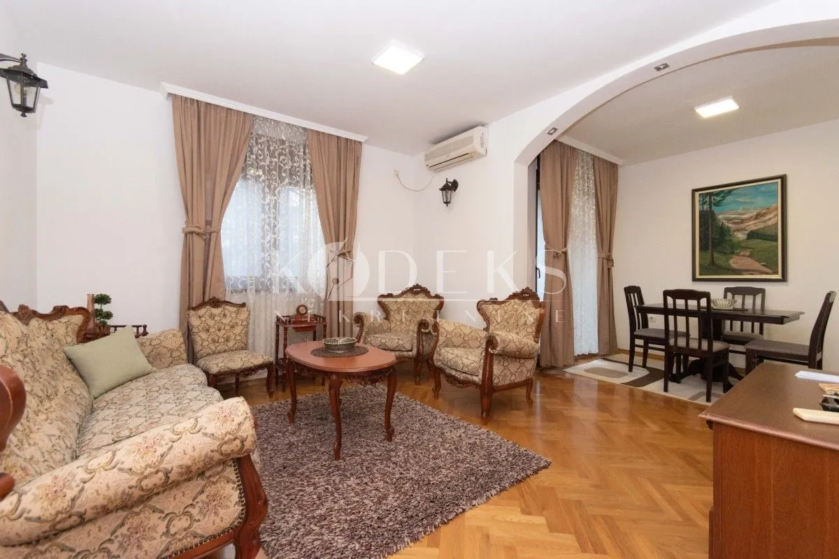 Izdavanje, jednosoban stan, 52m², Blok 6, Podgorica