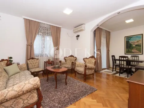 Izdavanje, jednosoban stan, 52m², Blok 6, Podgorica - image 1