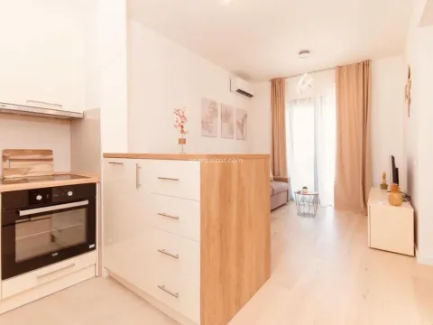 Izdavanje, jednosoban stan, 39m², Centar, Tivat - image 2