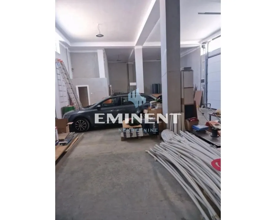Rent, office space, 560m², Novi Banovci, Stara Pazova