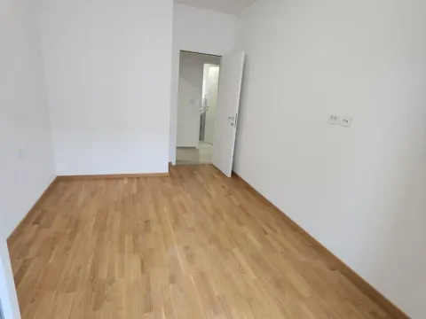 Prodaja, dvosoban stan, 80m², Stari Aerodrom, Podgorica - image 12