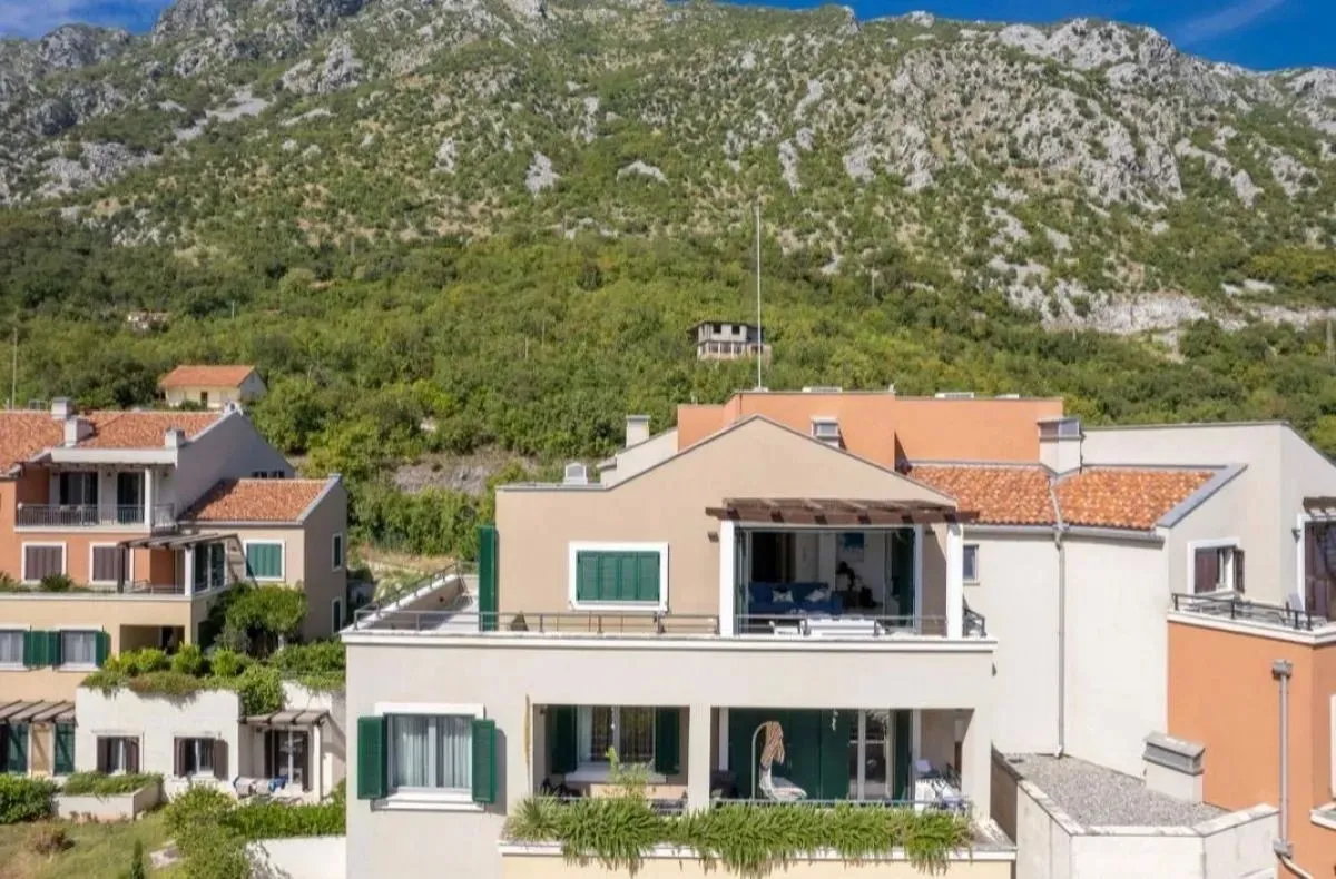 Prodaja, dvosoban stan, 90m², Morinj, Kotor