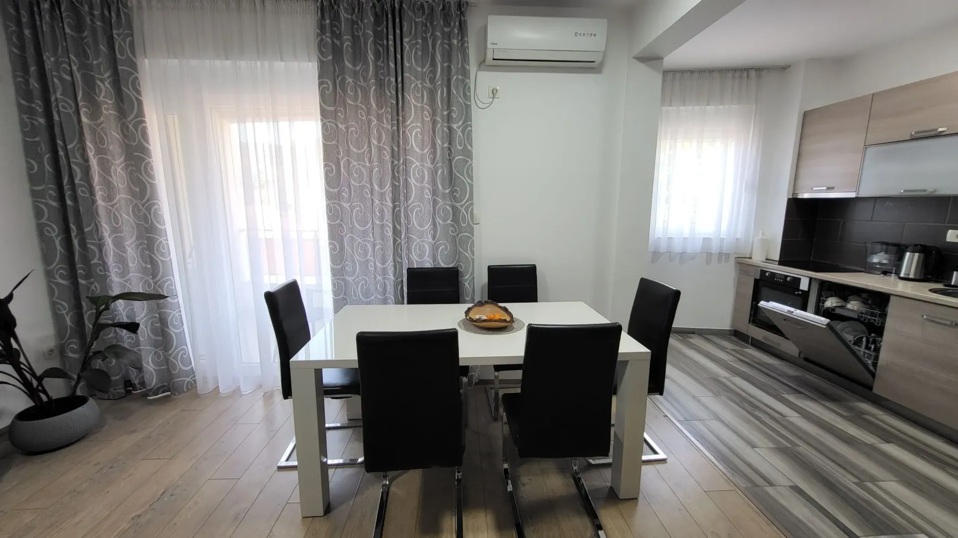 Sale, two bedroom apartment, 67m², Bečići, Budva