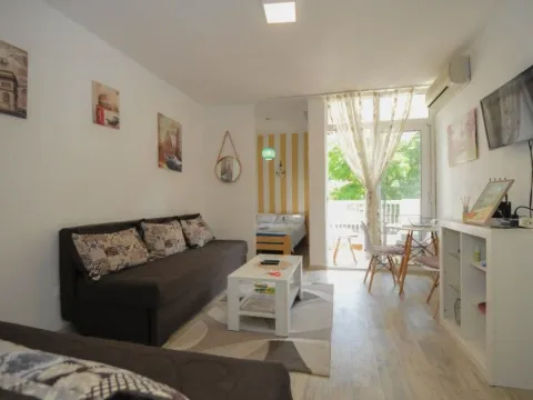 Rent, one bedroom apartment, 32m², Sutomore, Bar - image 1