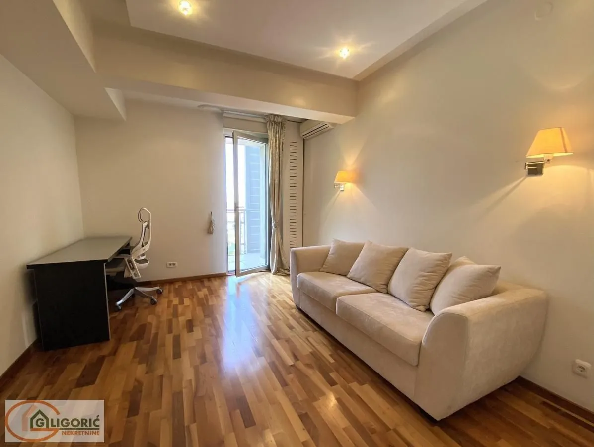 Sale, four bedroom apartment, 122m², Stari Grad, Beograd