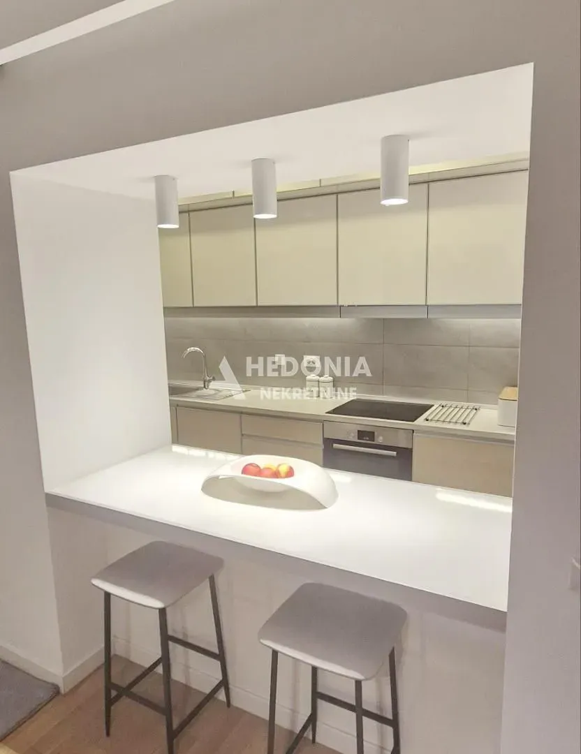 Prodaja, trosoban stan, 83m², Novi Beograd Blok 65, Novi Beograd Sve Podlokacije