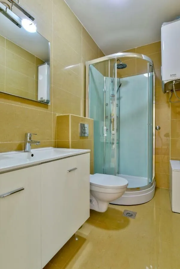 Prodaja, dvosoban stan, 70m², Sveti Stefan, Budva