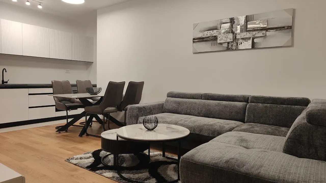 Izdavanje, dvosoban stan, 53m², City Kvart, Podgorica