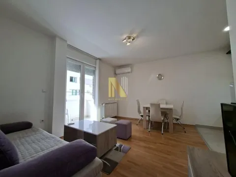 Dnevni boravak sa trpezarijom i izlazom na terasu. - image 3