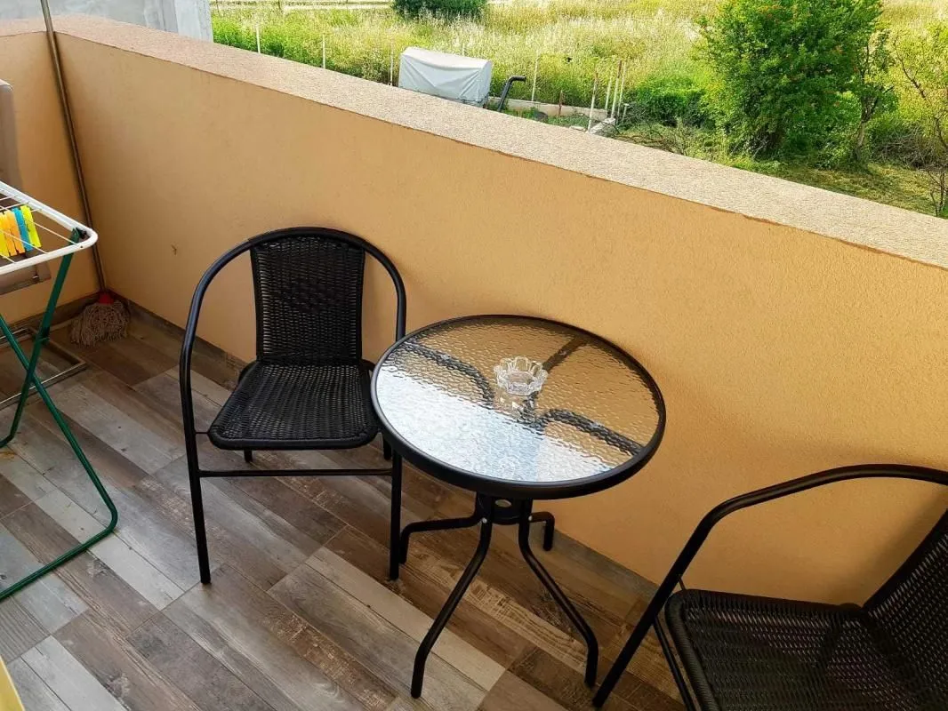 Izdavanje, jednosoban stan, 40m², Bar, Crna Gora