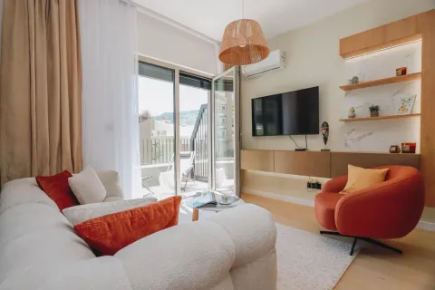 Modern and bright living room with a sofa, TV, and access to the terrace. - image 2