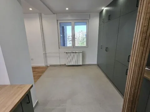 Izdavanje, trosoban stan, 85m², Novi Beograd Blok 23, Novi Beograd Sve Podlokacije - image 17