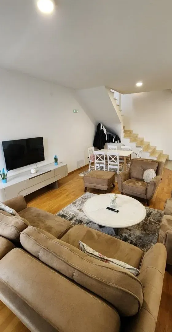 Izdavanje, četvorosoban stan, 160m², Stari Aerodrom, Podgorica