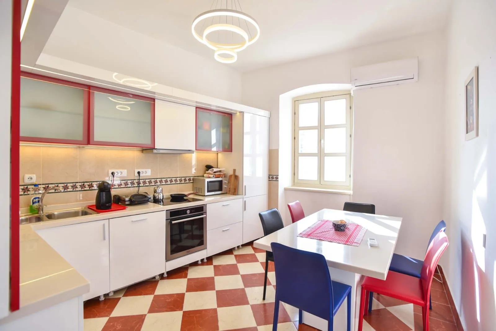 Prodaja, trosoban stan, 86m², Stari Grad, Budva