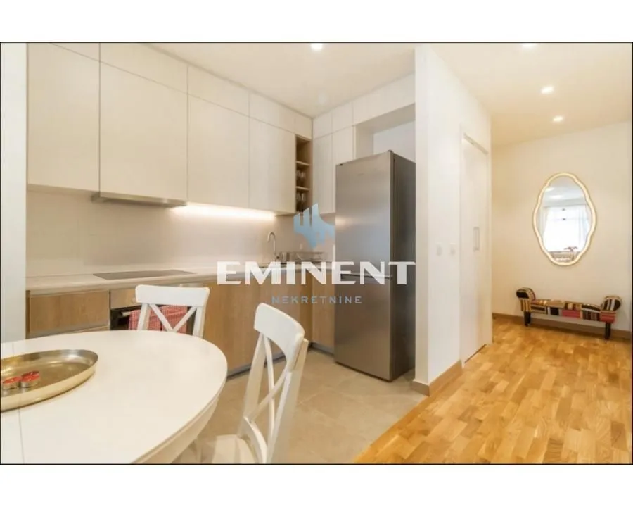 Izdavanje, trosoban stan, 86m², Savski Venac, Beograd