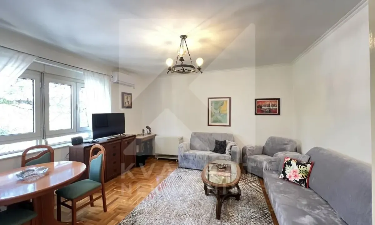 Izdavanje, dvosoban stan, 67m², Centar, Podgorica