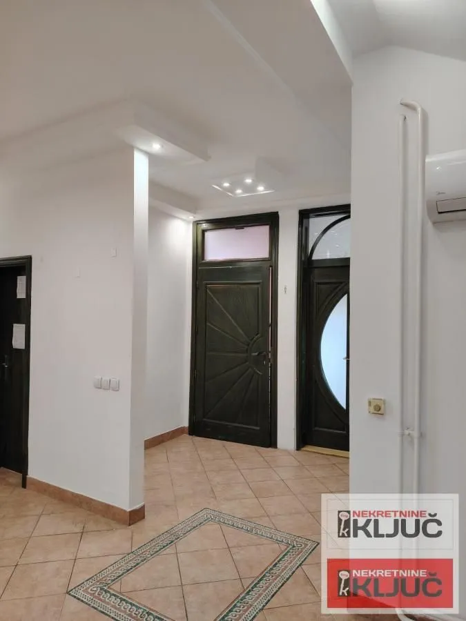 Rent, house, 250m², Centar, Novi Sad