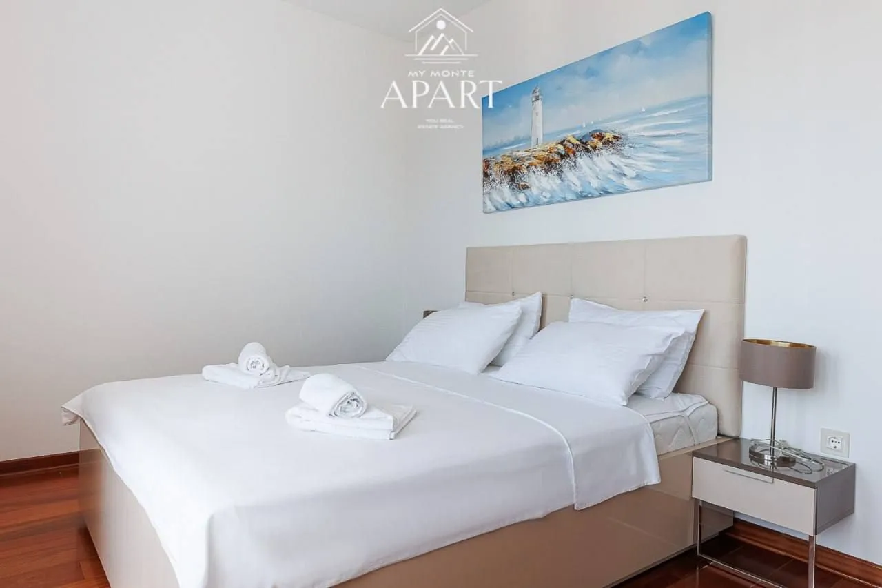 Rent, two bedroom apartment, 100m², Bečići, Budva
